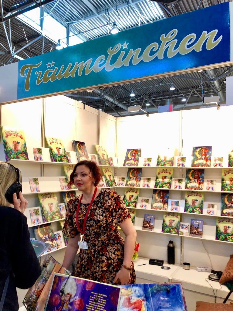 Die Leipziger Buchmesse in Leipzig (LBM) ist der Frühjahrstreff der Buch- und Medienbranche. Eine Vielzahl an nationalen und internationalen Ausstellern präsentieren auf der Buchmesse Leipzig die faszinierende Welt der Literatur und spannende Neuerscheinungen.